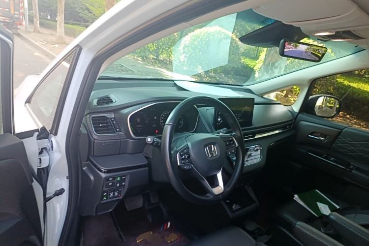 Used Honda Elysion 2024 2.0L eHEV Luxury Edition Center Console
