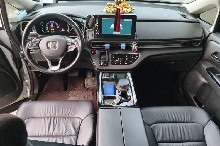 Used Honda Elysion 2024 2.0L eHEV Luxury Edition Center Console