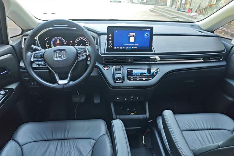 Used Honda Elysion 2024 2.0L eHEV Luxury Edition Center Console