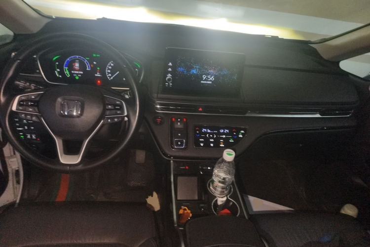 Used Honda Elysion 2024 2.0L eHEV Luxury Edition Center Console