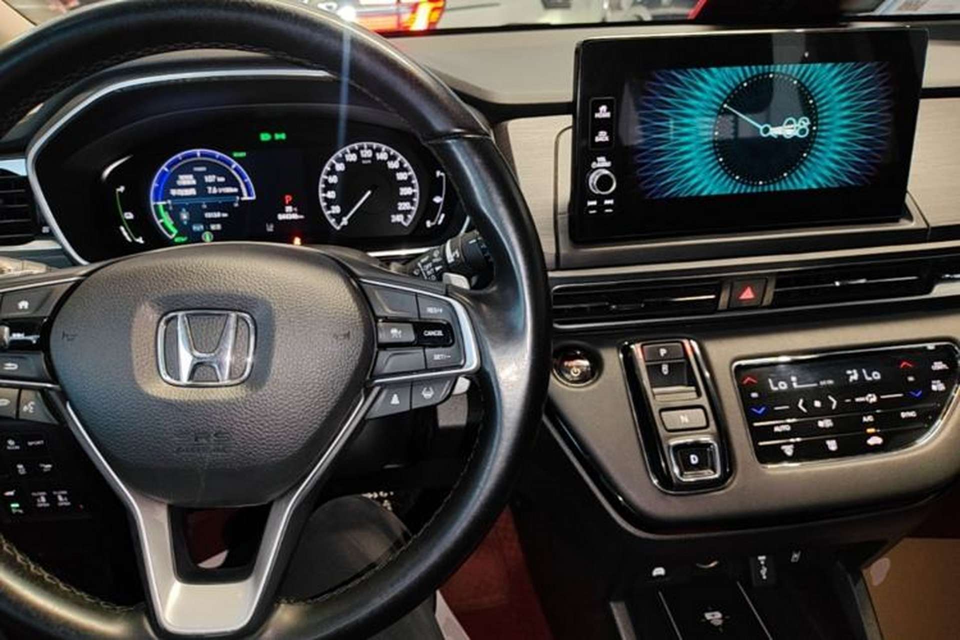 Used Honda Elysion 2024 2.0L eHEV Luxury Edition Center Console