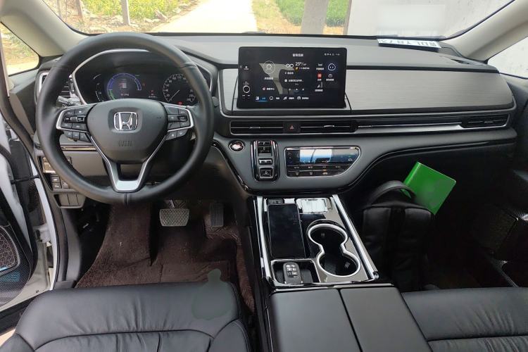 Used Honda Elysion 2024 2.0L eHEV Luxury Edition Center Console