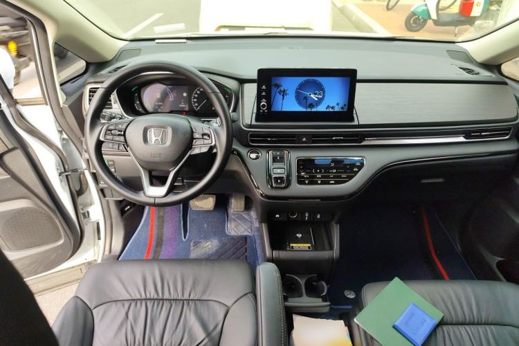 Used Honda Elysion 2024 2.0L eHEV Luxury Edition Center Console