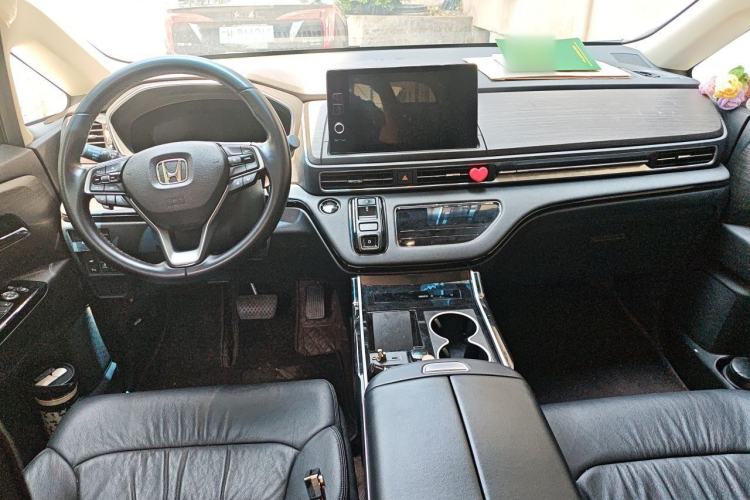 Used Honda Elysion 2024 2.0L eHEV Luxury Edition Center Console