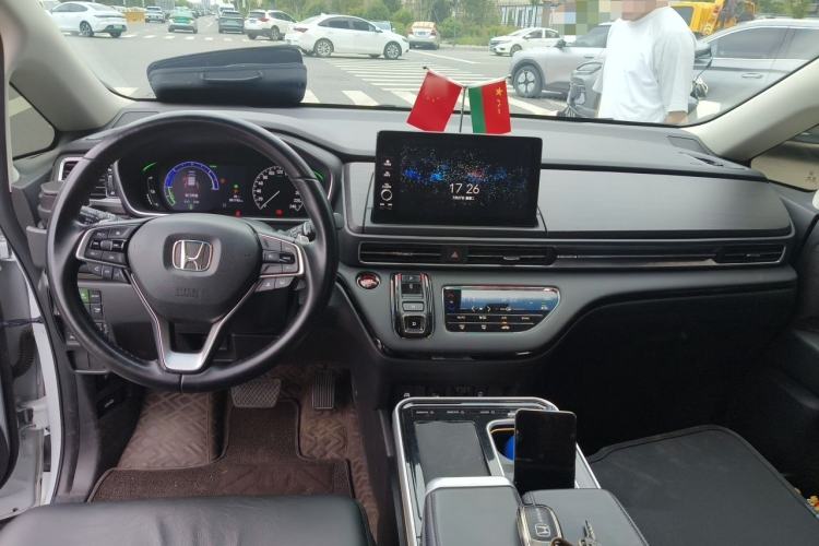Used Honda Elysion 2024 2.0L eHEV Luxury Edition Center Console