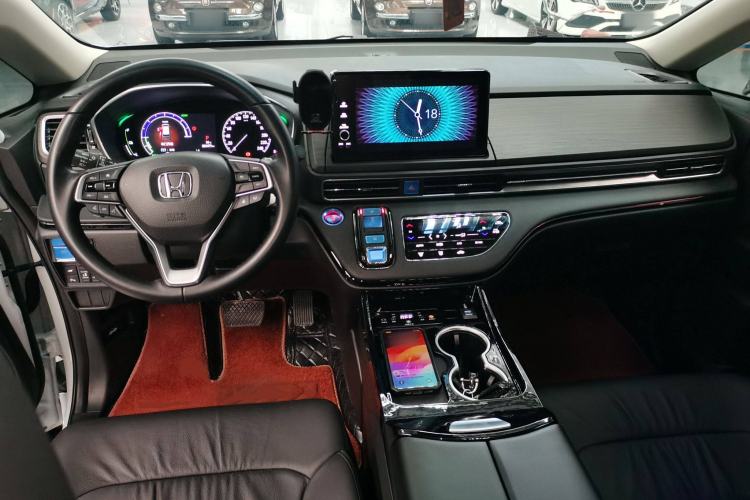 Used Honda Elysion 2024 2.0L eHEV Luxury Edition Center Console