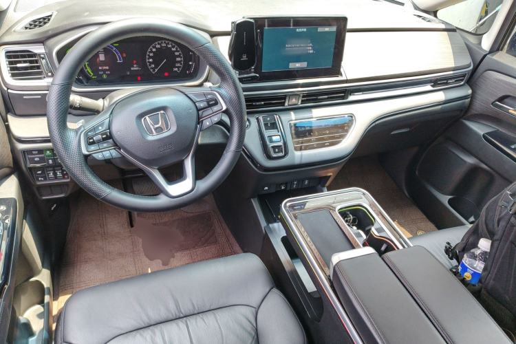 Used Honda Elysion 2024 2.0L eHEV Luxury Edition Center Console