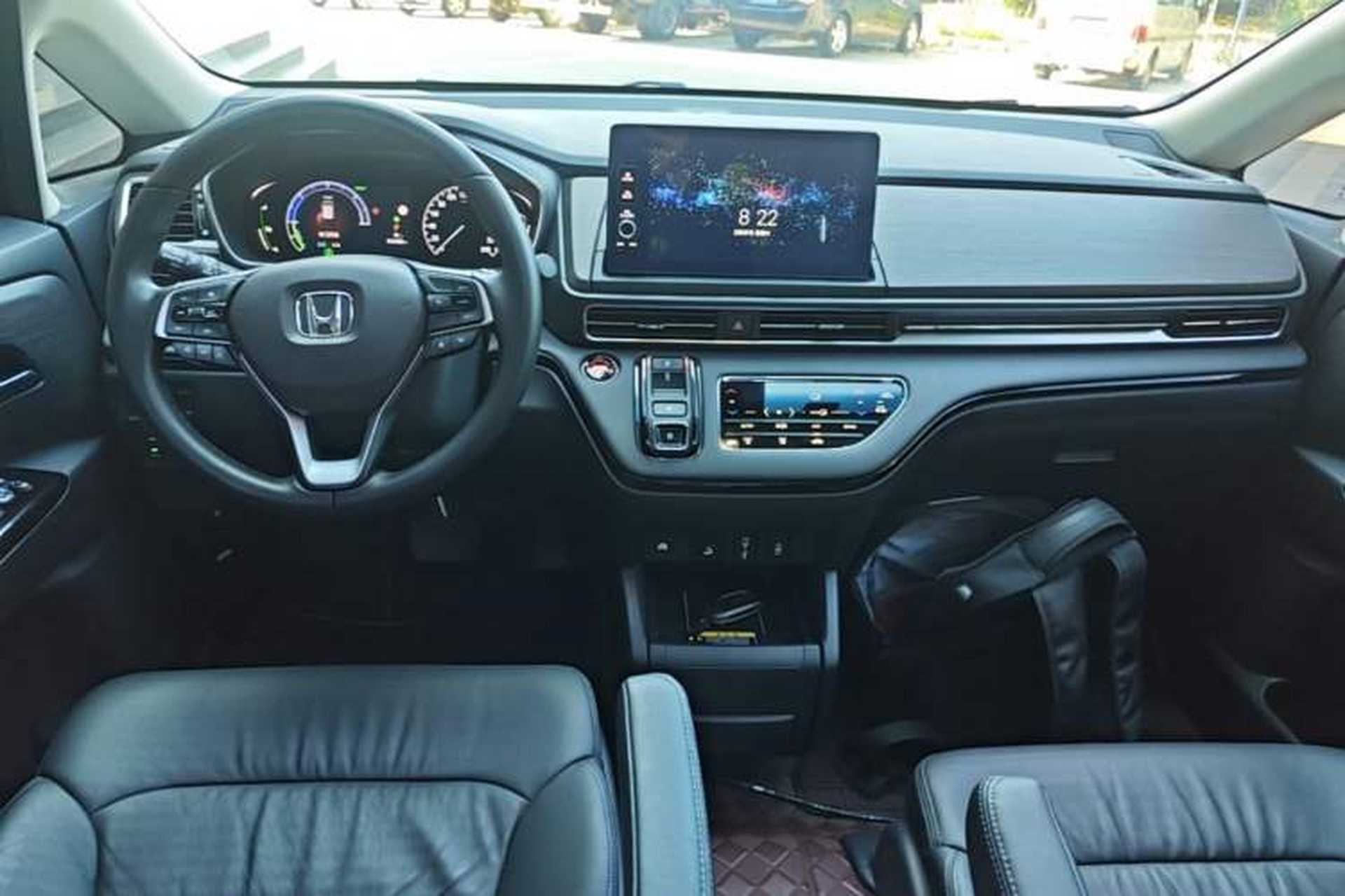 Used Honda Elysion 2024 2.0L eHEV Luxury Edition Center Console