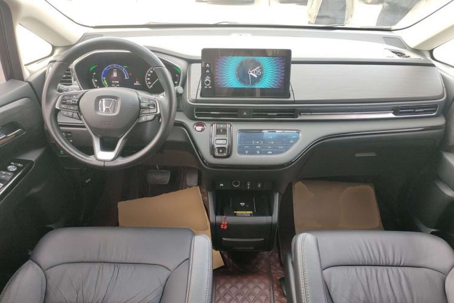 Used Honda Elysion 2024 2.0L eHEV Luxury Edition Center Console
