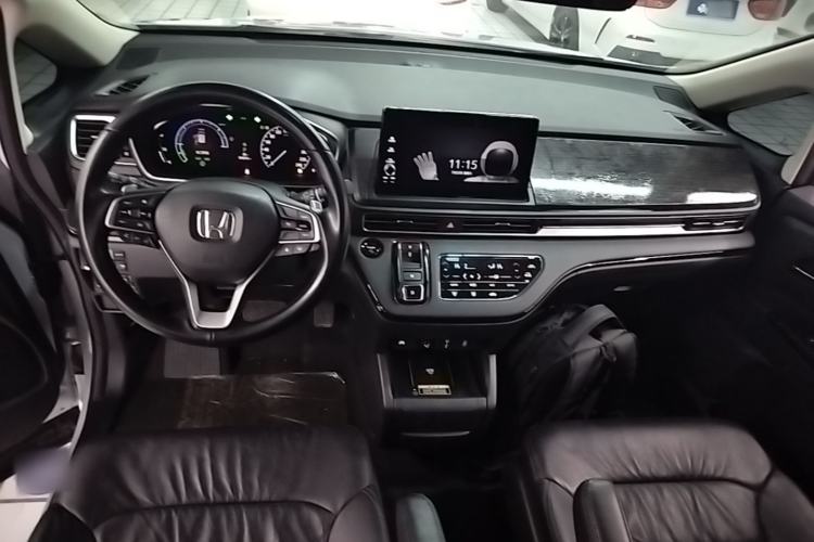 Used Honda Elysion 2024 2.0L eHEV Luxury Edition Center Console