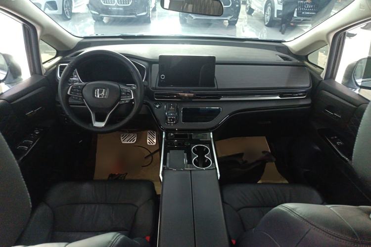 Used Honda Elysion 2024 2.0L eHEV Luxury Edition Center Console