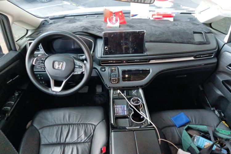 Used Honda Elysion 2024 2.0L eHEV Luxury Edition Center Console