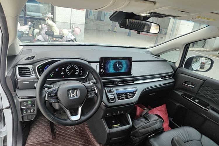 Used Honda Elysion 2024 2.0L eHEV Luxury Edition Center Console