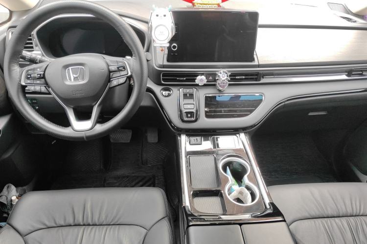 Used Honda Elysion 2024 2.0L eHEV Luxury Edition Center Console