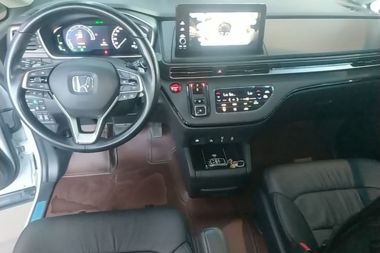 Used Honda Elysion 2024 2.0L eHEV Luxury Edition Center Console