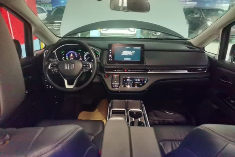 Used Honda Elysion 2024 2.0L eHEV Luxury Edition Center Console