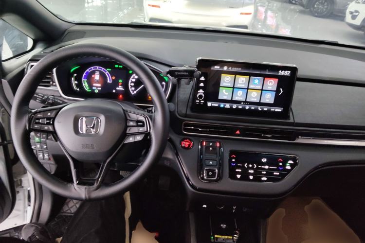 Used Honda Elysion 2024 2.0L eHEV Luxury Edition Center Console