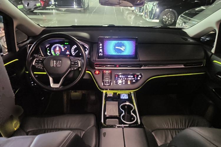 Used Honda Elysion 2024 2.0L eHEV Luxury Edition Center Console