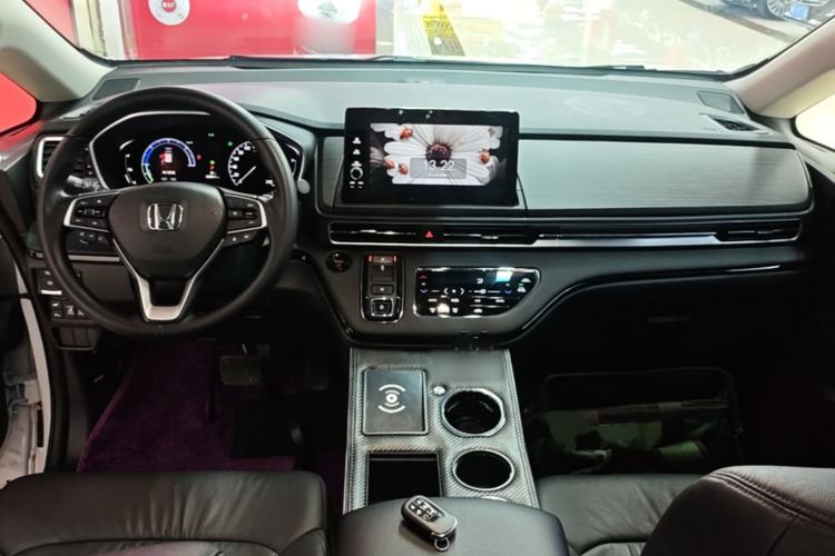 Used Honda Elysion 2024 2.0L eHEV Luxury Edition Center Console