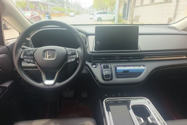 Used Honda Elysion 2024 2.0L eHEV Luxury Edition Center Console