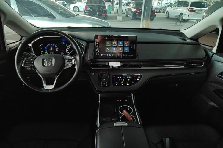 Used Honda Elysion 2024 2.0L eHEV Luxury Edition Center Console