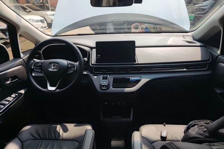Used Honda Elysion 2024 2.0L eHEV Luxury Edition Center Console