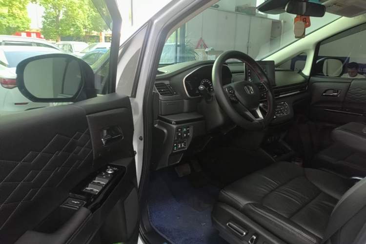 Used Honda Elysion 2024 2.0L eHEV Luxury Edition Driver Seat