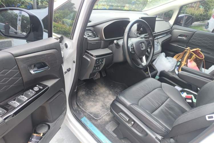Used Honda Elysion 2024 2.0L eHEV Luxury Edition Driver Seat