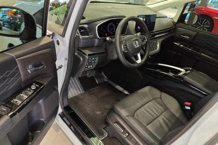 Used Honda Elysion 2024 2.0L eHEV Luxury Edition Driver Seat