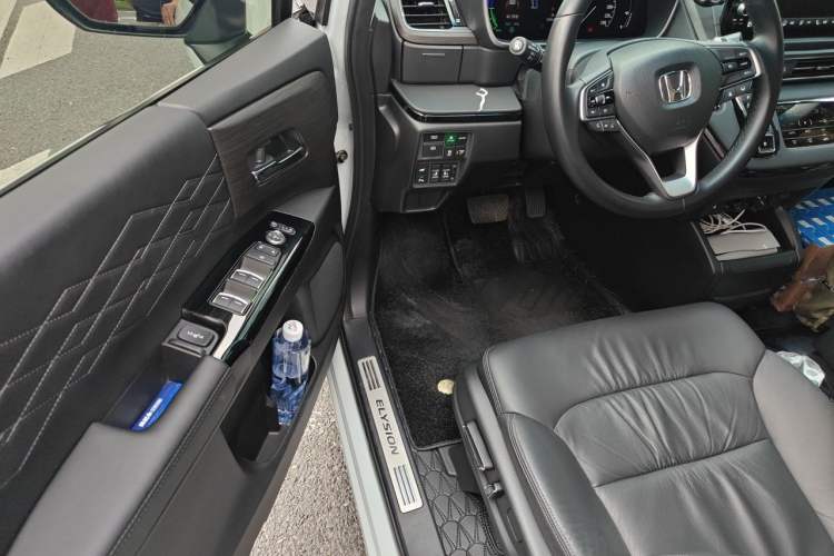 Used Honda Elysion 2024 2.0L eHEV Luxury Edition Driver Seat