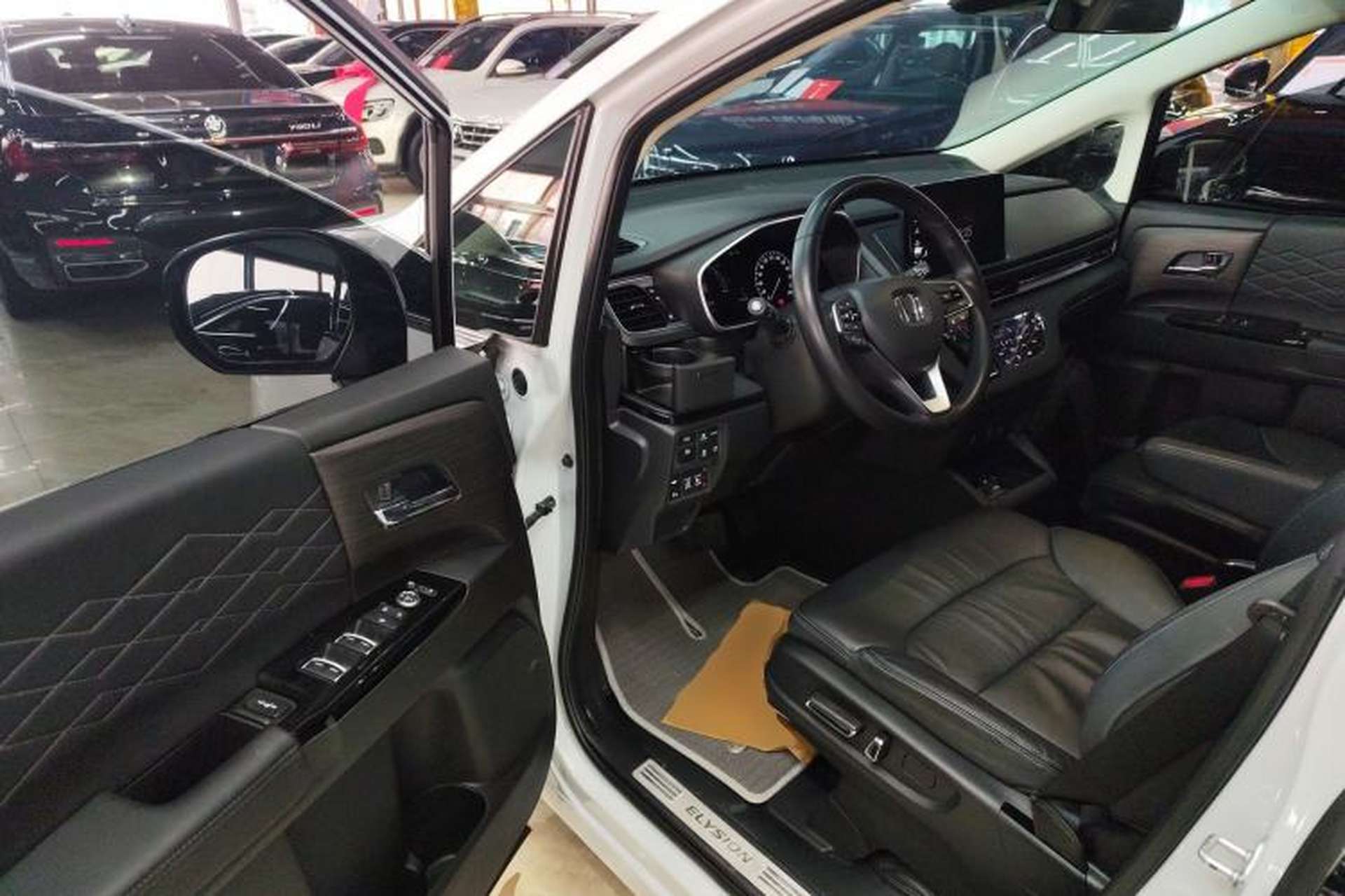 Used Honda Elysion 2024 2.0L eHEV Luxury Edition Driver Seat