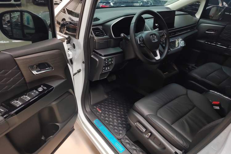 Used Honda Elysion 2024 2.0L eHEV Luxury Edition Driver Seat