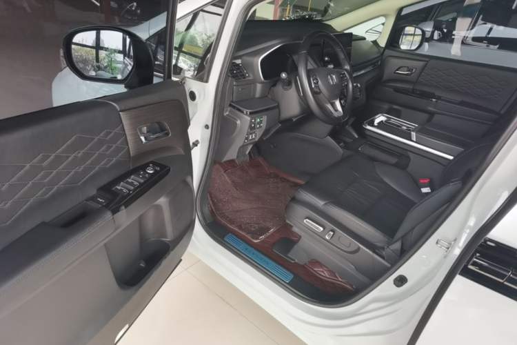 Used Honda Elysion 2024 2.0L eHEV Luxury Edition Driver Seat