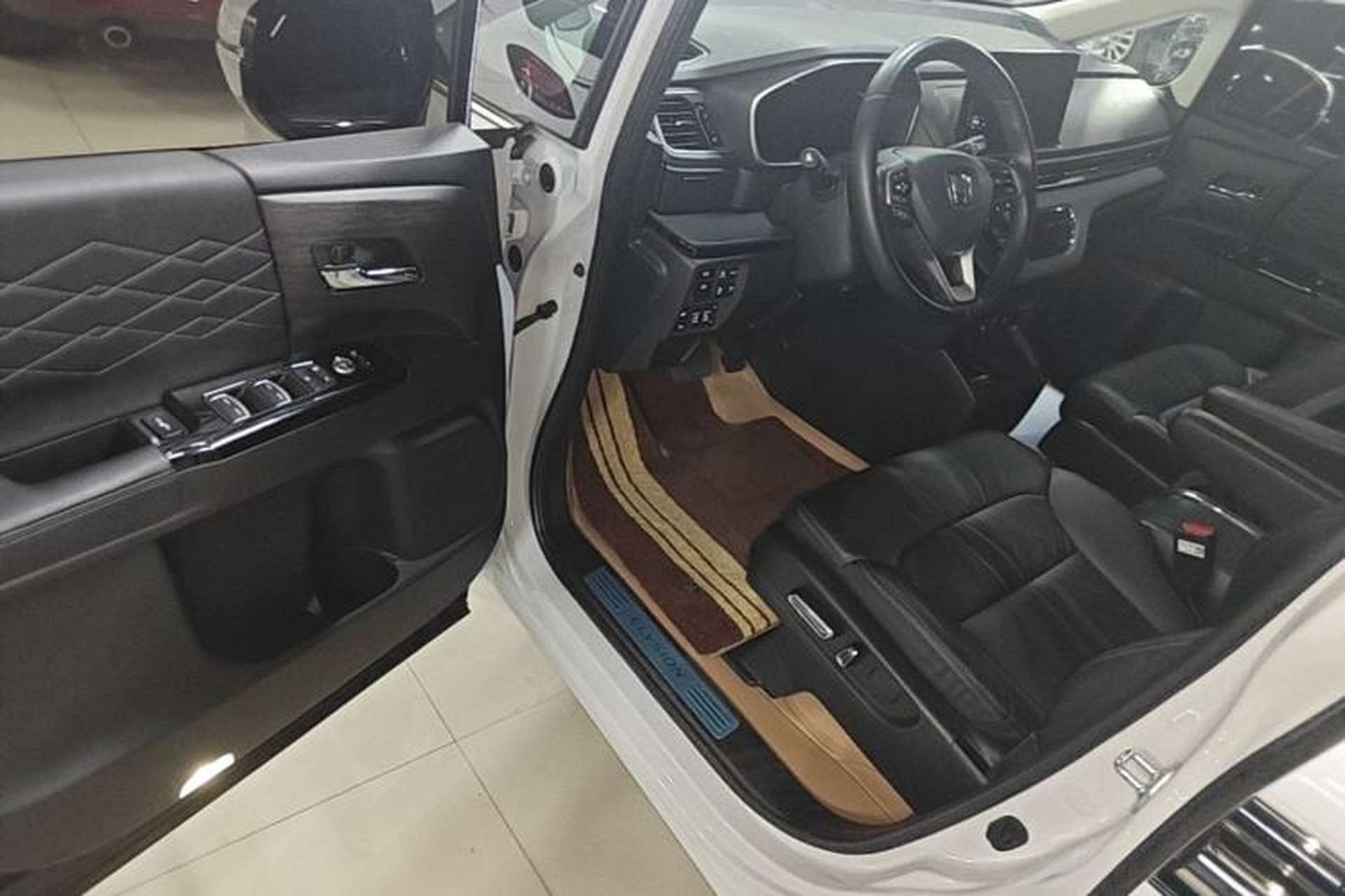 Used Honda Elysion 2024 2.0L eHEV Luxury Edition Driver Seat