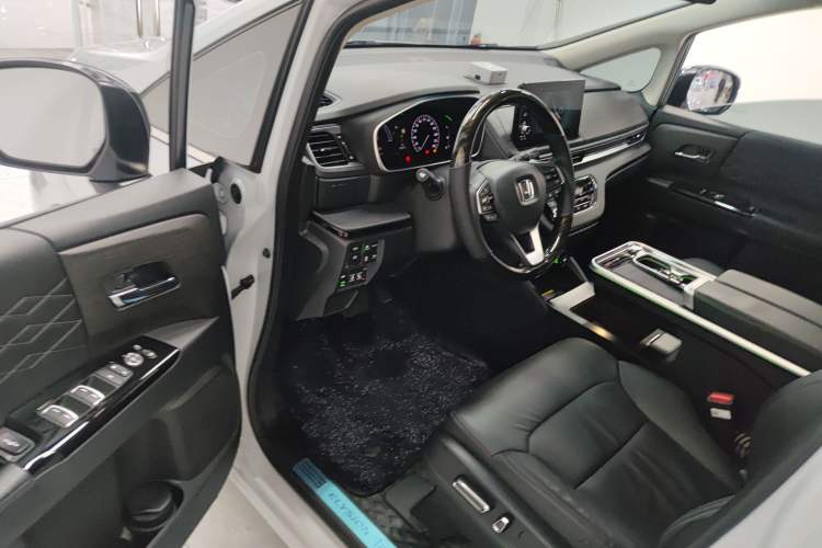 Used Honda Elysion 2024 2.0L eHEV Luxury Edition Driver Seat