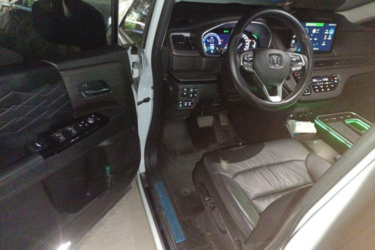 Used Honda Elysion 2024 2.0L eHEV Luxury Edition Driver Seat