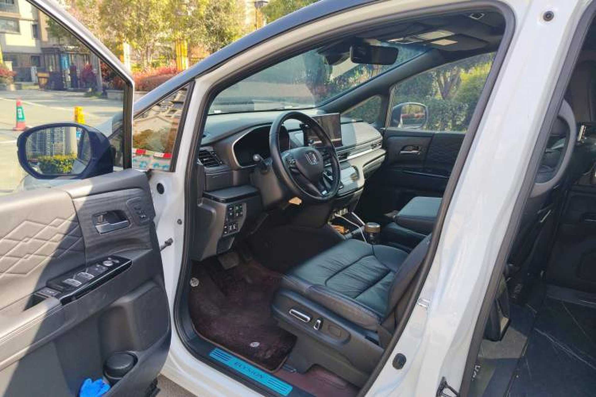 Used Honda Elysion 2024 2.0L eHEV Ultimate Edition Driver Seat