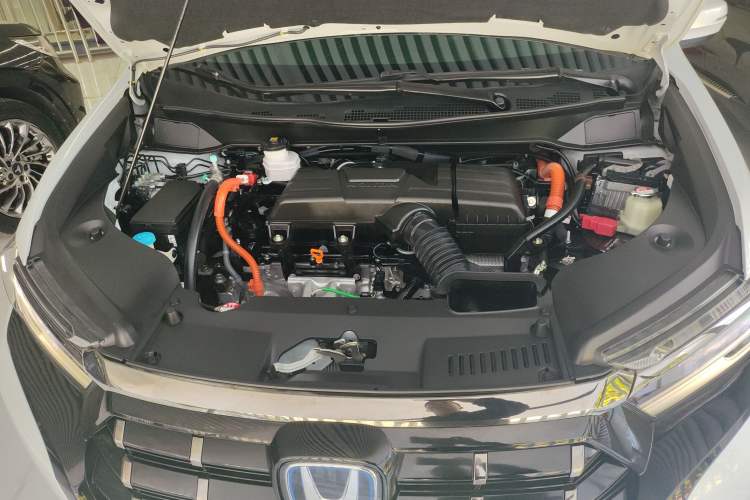 Used Honda Elysion 2024 2.0L eHEV Comfort Edition Engine Bay