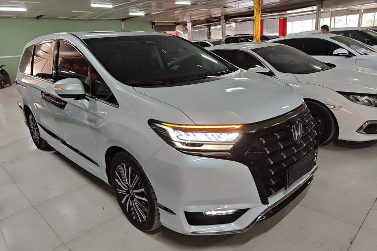 Used Honda Elysion 2024 2.0L eHEV Luxury Edition Exterior 2