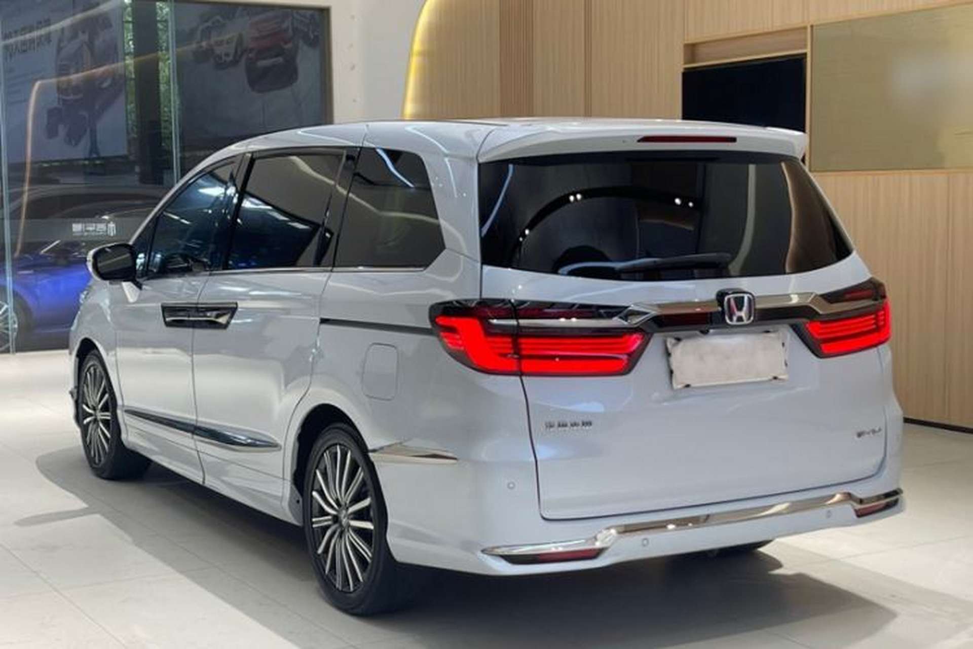 Used Honda Elysion 2024 2.0L eHEV Luxury Edition Exterior 2
