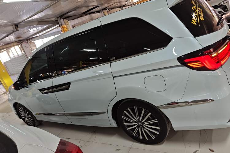Used Honda Elysion 2024 2.0L eHEV Luxury Edition Exterior 3