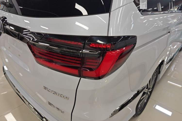 Used Honda Elysion 2024 2.0L eHEV Luxury Edition Exterior 3