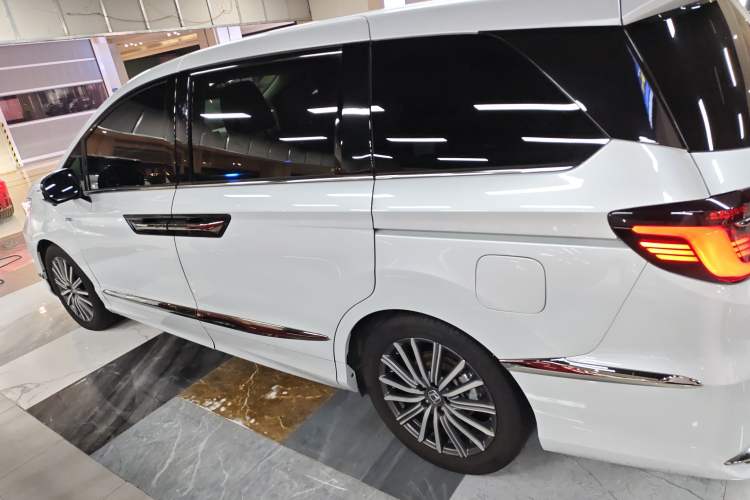 Used Honda Elysion 2024 2.0L eHEV Luxury Edition Exterior 3