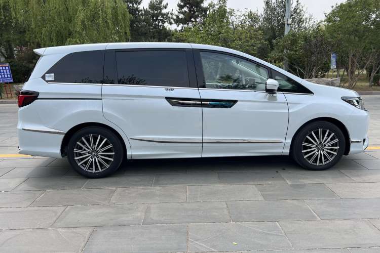 Used Honda Elysion 2024 2.0L eHEV Luxury Edition Exterior 4