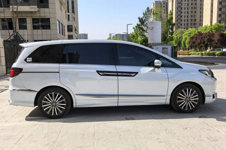 Used Honda Elysion 2024 2.0L eHEV Luxury Edition Exterior 5