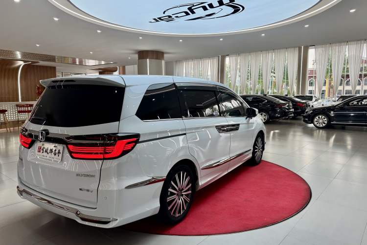 Used Honda Elysion 2024 2.0L eHEV Luxury Edition Exterior 5