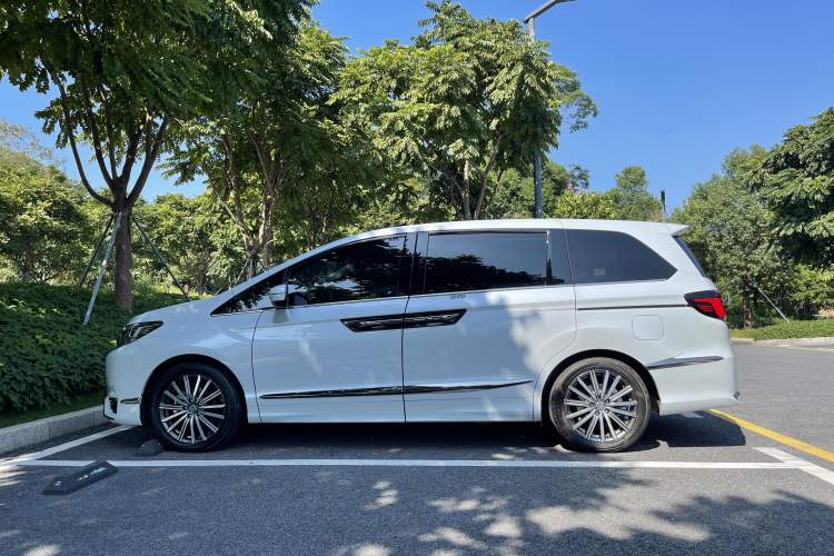 Used Honda Elysion 2024 2.0L eHEV Luxury Edition Exterior 8