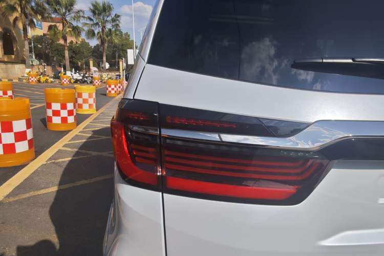 Used Honda Elysion 2024 2.0L eHEV Luxury Edition Exterior 9