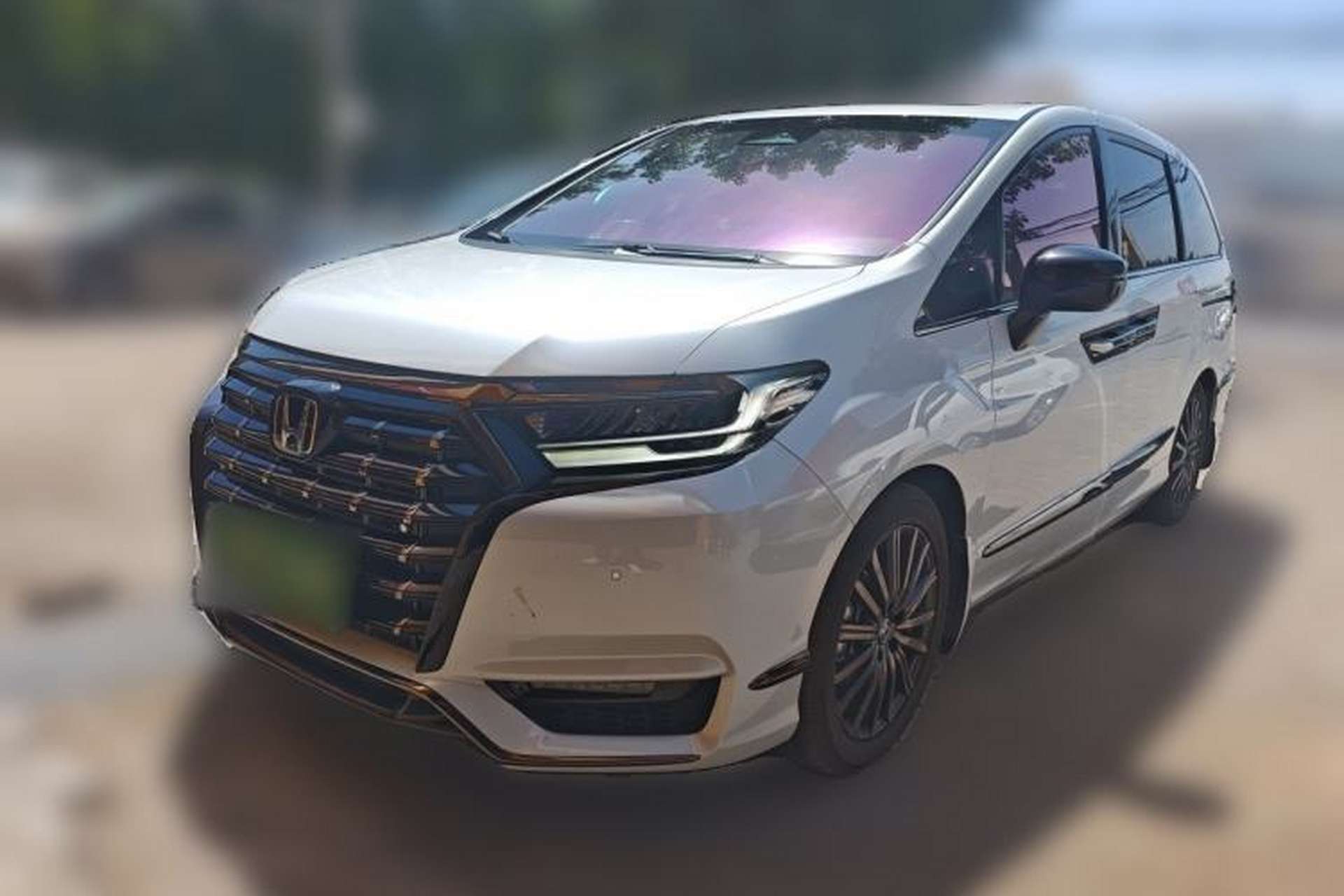 Used Honda Elysion 2024 2.0L eHEV Luxury Edition Front Left 45 Deg