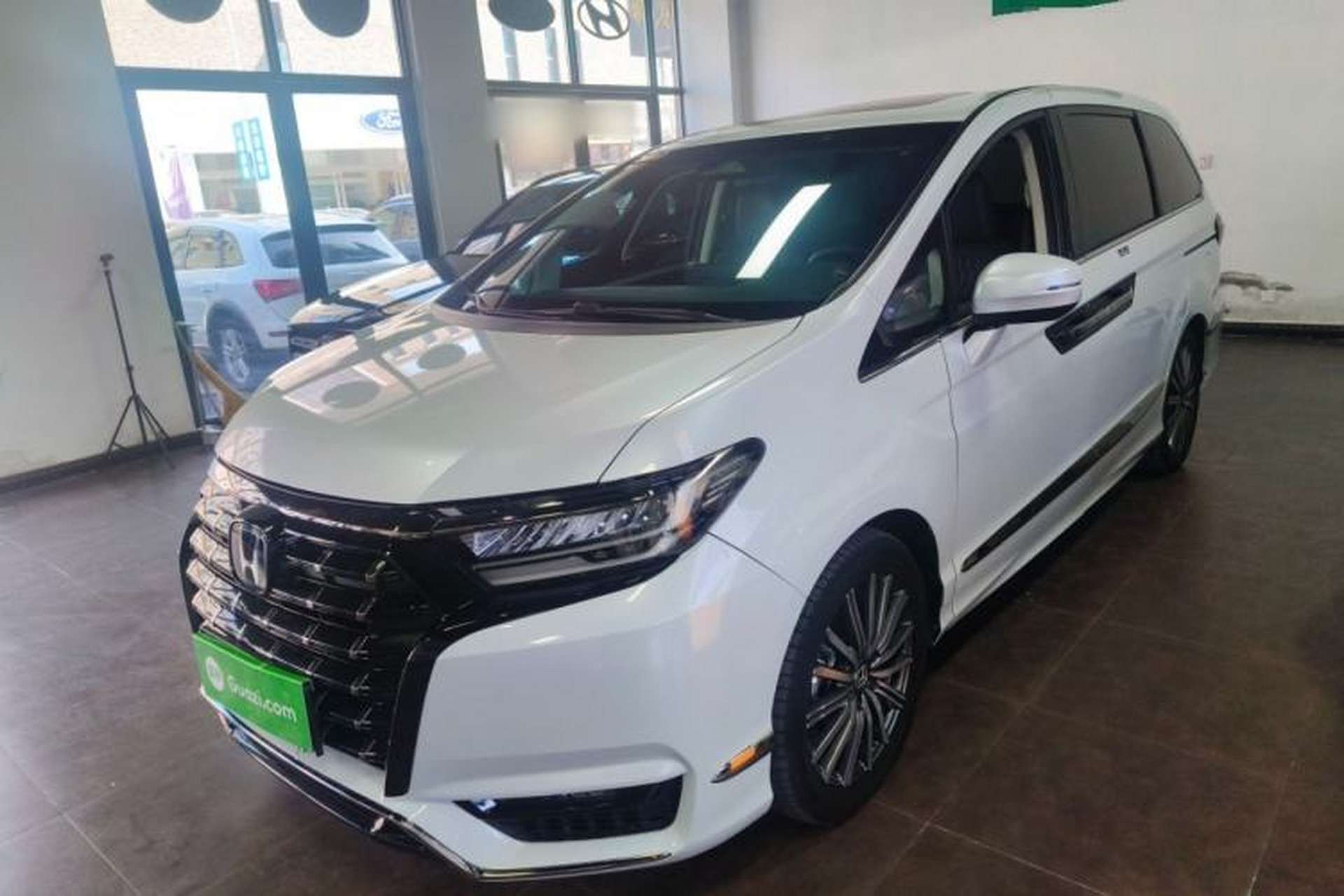 Used Honda Elysion 2024 2.0L eHEV Luxury Edition Front Left 45 Deg